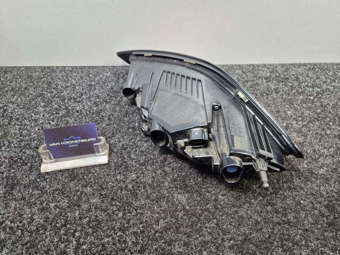 Achterlicht links van een Porsche 718 Cayman (982) 2.5 S Turbo 2018