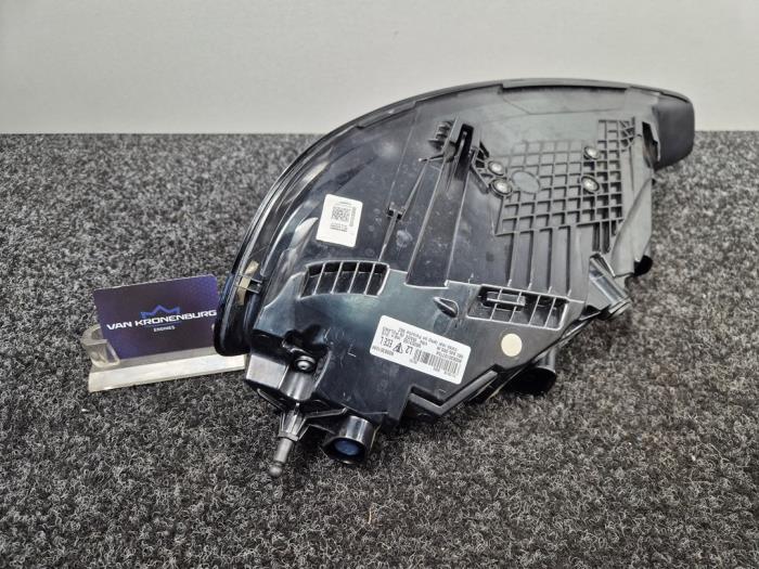 Achterlicht links van een Porsche 718 Cayman (982) 2.5 S Turbo 2018