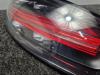 Achterlicht links van een Porsche 718 Cayman (982) 2.5 S Turbo 2018