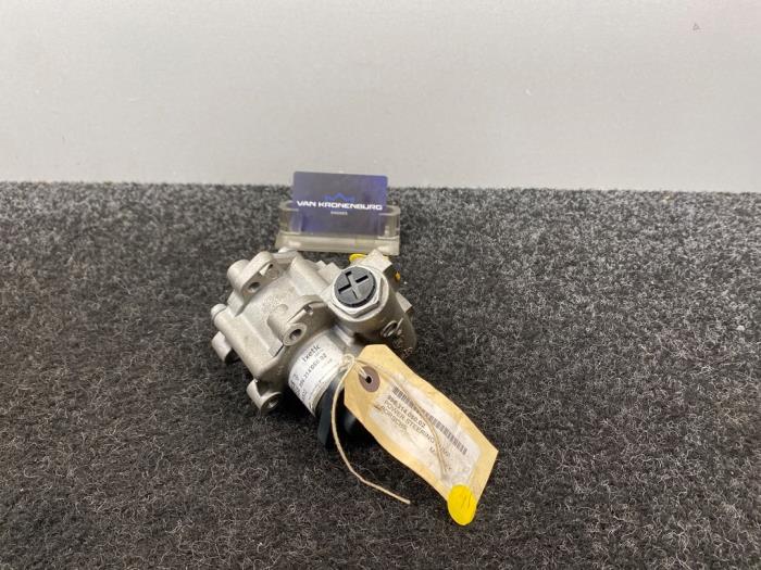 Nieuwe Pomp Servo Porsche 911 (996) 3.6 Carrera 4 24V Prijs € 499,95 Inclusief btw aangeboden door Van Kronenburg Engines