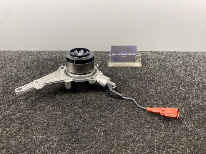 Gebruikte Waterpomp Audi A3 Sportback (8YA) 2.0 35 TDI 16V Prijs € 50,00 Inclusief btw aangeboden door Van Kronenburg Engines