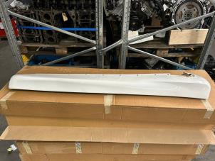 Nieuwe Sideskirt links Porsche 911 (996) 3.6 Carrera S 24V Prijs € 749,95 Inclusief btw aangeboden door Van Kronenburg Engines