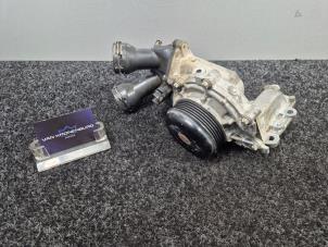 Gebruikte Waterpomp Mercedes C (W205) C-200d 1.6 Turbo 16V Prijs € 44,95 Inclusief btw aangeboden door Van Kronenburg Engines