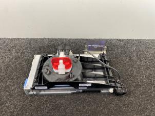 Gebruikte Regelunit Multi Media Tesla Model 3 Prijs op aanvraag aangeboden door Van Kronenburg Engines