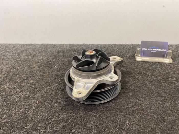 Gebruikte Waterpomp Bentley Continental GT 6.0 W12 48V Prijs € 99,99 Inclusief btw aangeboden door Van Kronenburg Engines