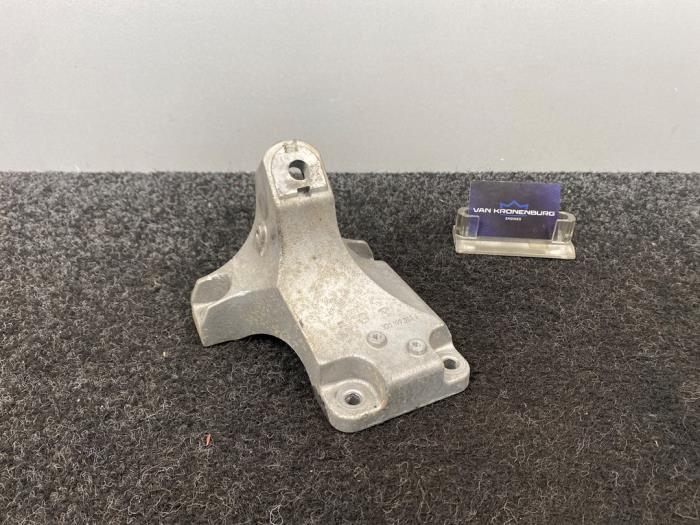 Gebruikte Motorsteun Bentley Continental GT 6.0 W12 48V Prijs € 36,30 Inclusief btw aangeboden door Van Kronenburg Engines