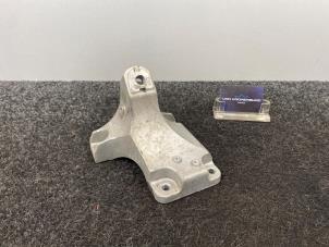 Gebruikte Motorsteun Bentley Continental GT 6.0 W12 48V Prijs € 36,30 Inclusief btw aangeboden door Van Kronenburg Engines