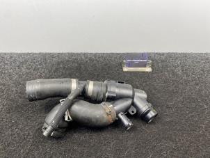 Gebruikte Thermostaathuis Jaguar F-type 5.0 V8 S 32V Prijs € 99,95 Inclusief btw aangeboden door Van Kronenburg Engines