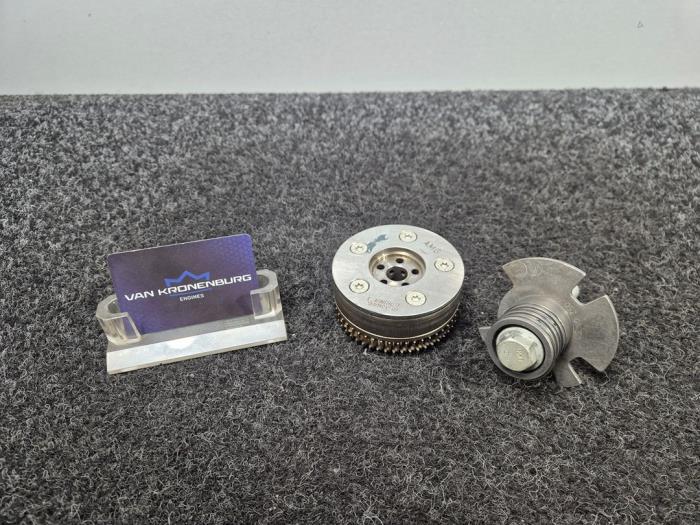 Nokkenas Verstelling van een Mercedes-Benz C (W204) 6.2 C-63 AMG V8 32V 2013