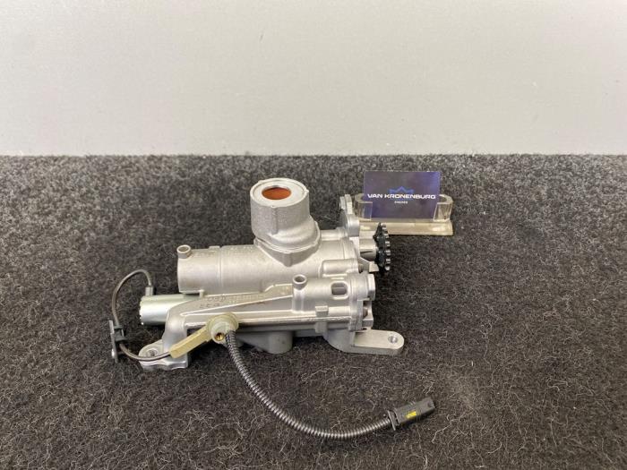 Gebruikte Oliepomp Mini Mini (R56) 1.6 16V Cooper S Works Prijs op aanvraag aangeboden door Van Kronenburg Engines