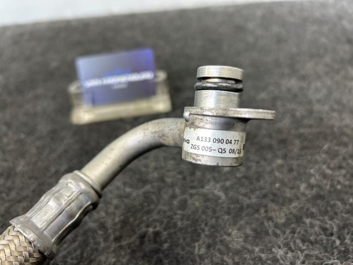 Oliedruk Leiding van een Mercedes-Benz A (W176) 2.0 A-45 AMG Turbo 16V 4-Matic