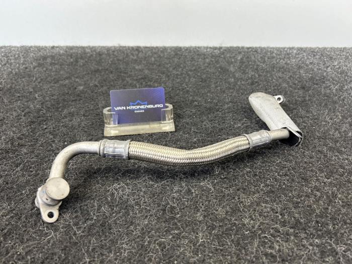 Oliedruk Leiding van een Mercedes-Benz A (W176) 2.0 A-45 AMG Turbo 16V 4-Matic