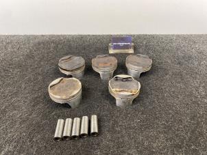 Gebruikte Zuiger Ferrari F430 4.3 V8 32V Prijs op aanvraag aangeboden door Van Kronenburg Engines