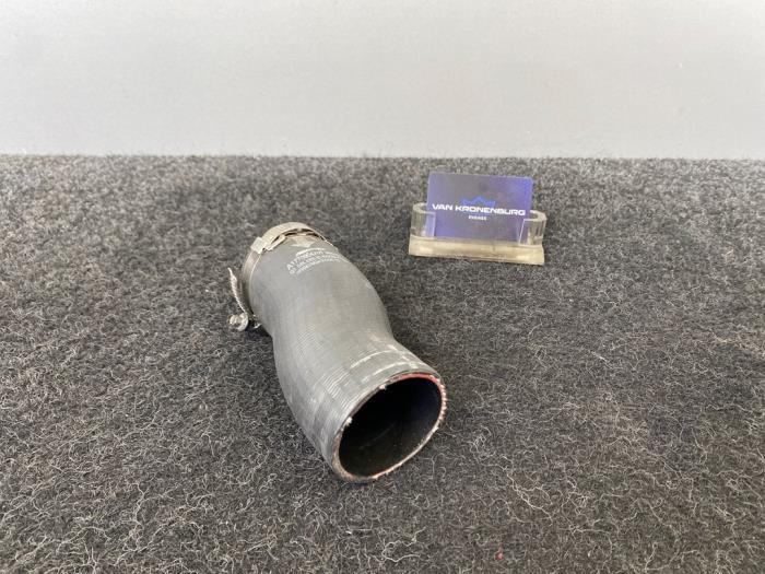 Gebruikte Intercooler Slang Mercedes C-Klasse AMG (W205) C-63 AMG 4.0 V8 Biturbo Prijs € 40,00 Inclusief btw aangeboden door Van Kronenburg Engines