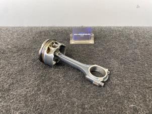 Gebruikte Zuiger Mercedes C (W205) C-160 1.6 16V Prijs € 99,95 Inclusief btw aangeboden door Van Kronenburg Engines