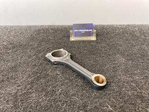 Gebruikte Drijfstang Mercedes C (W205) C-160 1.6 16V Prijs € 74,95 Inclusief btw aangeboden door Van Kronenburg Engines