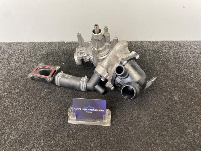 Gebruikte Waterpomp Audi S7 Sportback (4GA/4GF) 4.0 V8 TFSI Prijs € 149,96 Inclusief btw aangeboden door Van Kronenburg Engines