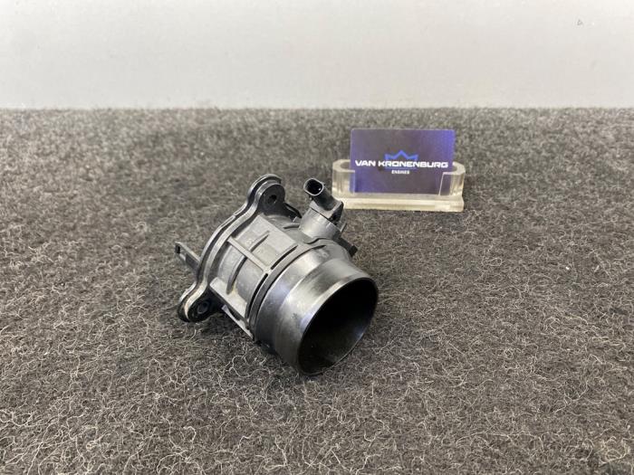 Gebruikte Luchtmassameter BMW 1 serie (F20) 116d 1.5 12V TwinPower Prijs € 24,95 Inclusief btw aangeboden door Van Kronenburg Engines