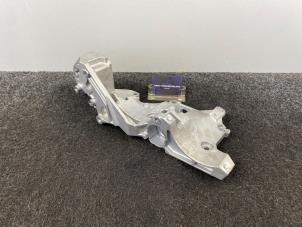 Nieuwe Dynamosteun boven Volkswagen Golf VI (5K1) 2.0 TDI 16V Prijs € 39,95 Inclusief btw aangeboden door Van Kronenburg Engines