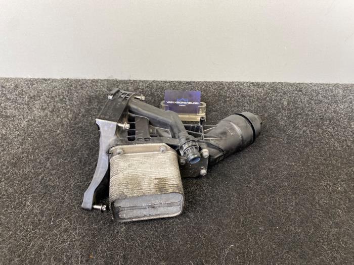 Gebruikte Oliefilterhuis BMW 1 serie (F20) 118d 2.0 16V Prijs € 89,95 Inclusief btw aangeboden door Van Kronenburg Engines