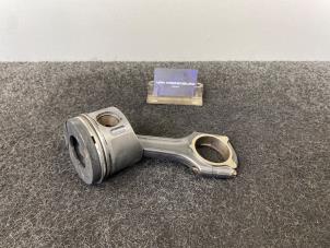 Gebruikte Zuiger Mercedes Sprinter 2t (901/902) 208 CDI 16V Prijs € 59,96 Inclusief btw aangeboden door Van Kronenburg Engines