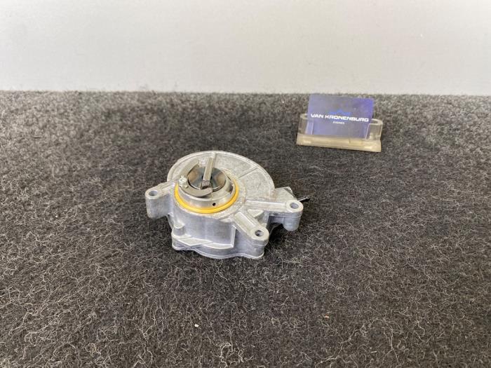 Gebruikte Vacuumpomp (Benzine) BMW 7 serie (F01/02/03/04) 750i,Li xDrive V8 32V Prijs € 60,50 Inclusief btw aangeboden door Van Kronenburg Engines