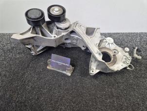 Gebruikte Dynamosteun boven Audi A4 Allroad Quattro (B8) 2.0 TDI 16V Prijs € 49,95 Inclusief btw aangeboden door Van Kronenburg Engines