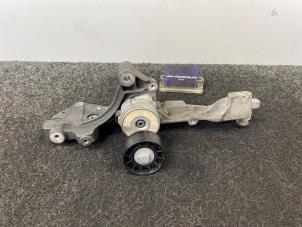 Gebruikte Dynamosteun boven Fiat Ducato (250) 2.3 D 126 Multijet Prijs € 50,00 Inclusief btw aangeboden door Van Kronenburg Engines