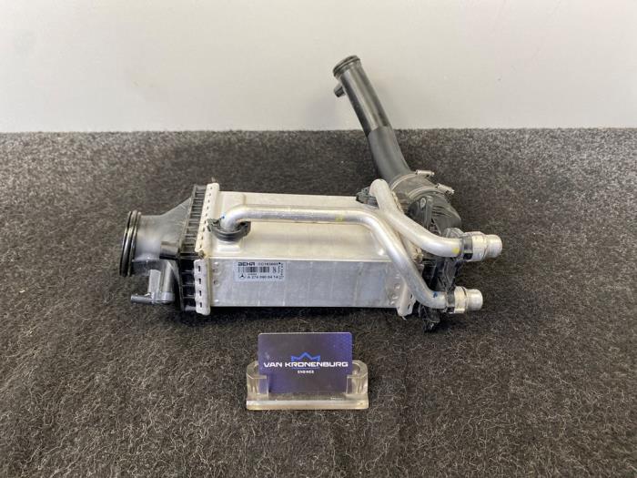 Gebruikte Intercooler Mercedes C (W205) C-180 1.6 16V Prijs € 64,95 Inclusief btw aangeboden door Van Kronenburg Engines