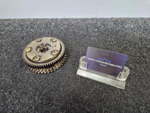 Gebruikte Nokkenas Verstelling Mercedes C Combi (S203) 3.0 C-280 V6 24V Prijs € 119,95 Inclusief btw aangeboden door Van Kronenburg Engines