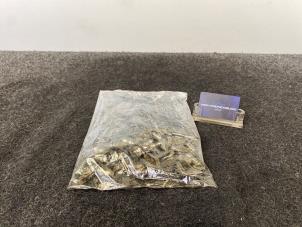 Gebruikte Klepstoter Mercedes C (W205) C-180 1.6 16V Prijs op aanvraag aangeboden door Van Kronenburg Engines