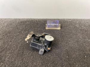 Gebruikte Wervelklep motor Mercedes C (W204) 3.0 C-320 CDI V6 24V Prijs € 45,00 Inclusief btw aangeboden door Van Kronenburg Engines