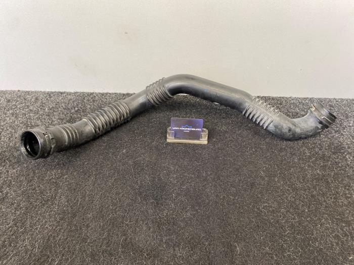 Gebruikte Intercooler Buis Mercedes B (W245) 2.0 B-180 CDI 16V Prijs € 29,95 Inclusief btw aangeboden door Van Kronenburg Engines