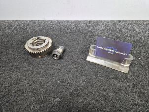 Gebruikte Nokkenas Verstelling Mercedes A (177.0) 1.3 A-180 Turbo 16V Prijs € 59,96 Inclusief btw aangeboden door Van Kronenburg Engines