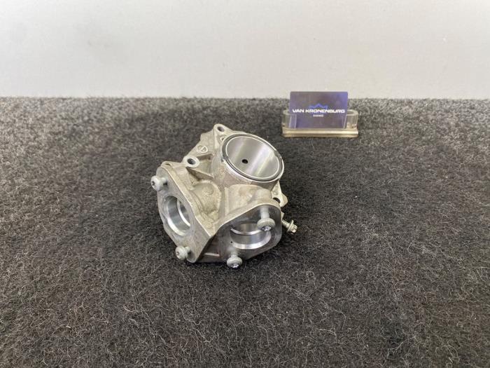 Gebruikte Brandstofpomp Mechanisch Mercedes E (W212) 5.5 E-63 AMG V8 32V Prijs € 70,00 Inclusief btw aangeboden door Van Kronenburg Engines
