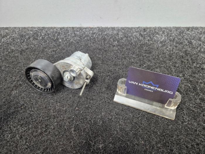 Spanner multiriem van een Mercedes-Benz C (W205) C-200 2.0 CGI 16V 2017