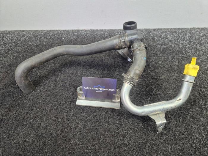 Gebruikte Leiding (diversen) Mercedes C (W205) C-160 1.6 16V Prijs € 29,95 Inclusief btw aangeboden door Van Kronenburg Engines