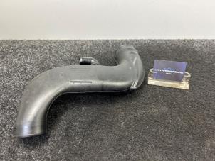 Gebruikte Luchtgeleider Opel Astra H GTC (L08) 1.9 CDTi 120 Prijs € 99,95 Inclusief btw aangeboden door Van Kronenburg Engines