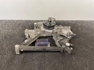 Gebruikte Dynamosteun onder Mercedes Sprinter 3,5t (906.73) 310 CDI 16V Prijs € 40,00 Inclusief btw aangeboden door Van Kronenburg Engines