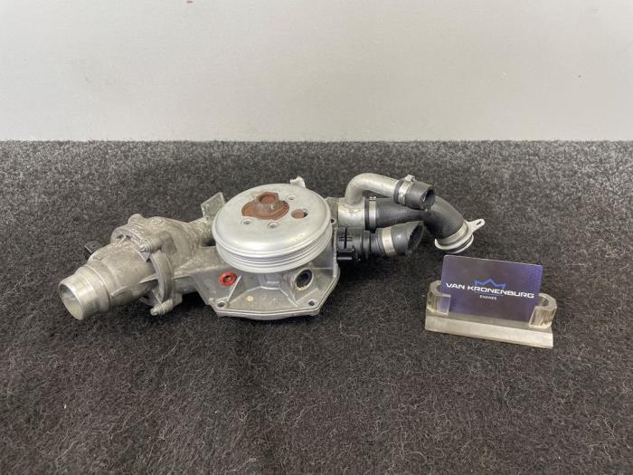 Gebruikte Waterpomp BMW M3 (F80) 3.0 24V TwinPower Turbo Prijs € 150,00 Inclusief btw aangeboden door Van Kronenburg Engines