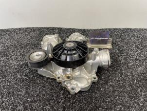 Gebruikte Waterpomp Mercedes E (W212) E-500 4.7 V8 32V 4-Matic Prijs € 121,00 Inclusief btw aangeboden door Van Kronenburg Engines