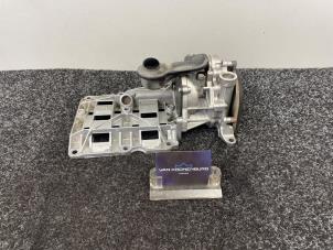 Gebruikte Oliepomp BMW 3 serie (F30) 318d 2.0 16V Prijs € 75,00 Inclusief btw aangeboden door Van Kronenburg Engines