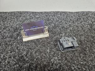 Gebruikte Gloeirelais BMW 1 serie (F20) 116d 1.5 12V TwinPower Prijs € 20,00 Inclusief btw aangeboden door Van Kronenburg Engines