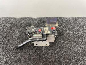 Gebruikte Oliekoeler BMW 3 serie (F30) 320i 2.0 16V Prijs € 54,95 Inclusief btw aangeboden door Van Kronenburg Engines