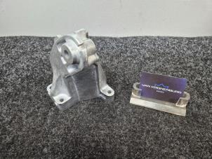 Gebruikte Motorsteun Mercedes E (W212) E-350 BlueTec V6 24V Prijs € 29,95 Inclusief btw aangeboden door Van Kronenburg Engines