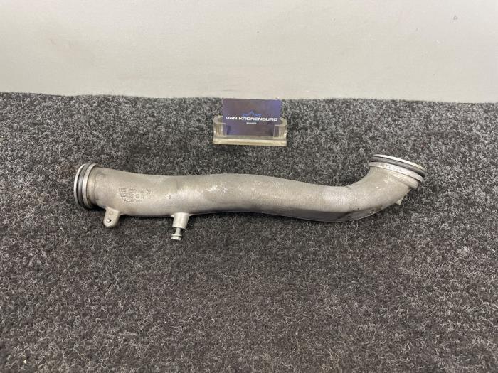 Gebruikte Turbo Pijp BMW 5 serie (F10) 535d 24V Prijs € 60,50 Inclusief btw aangeboden door Van Kronenburg Engines
