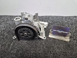 Gebruikte Oliepomp BMW X5 (F15) M50d 3.0 24V Prijs € 149,96 Inclusief btw aangeboden door Van Kronenburg Engines