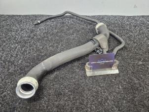 Gebruikte Koelwaterslang Mercedes E (W212) E-350 CGI V6 24V BlueEfficiency Prijs € 24,95 Inclusief btw aangeboden door Van Kronenburg Engines
