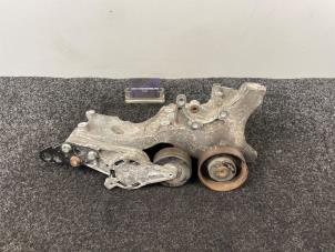 Gebruikte Dynamosteun boven Audi A6 Avant (C6) 2.0 T FSI 16V Prijs € 35,01 Inclusief btw aangeboden door Van Kronenburg Engines