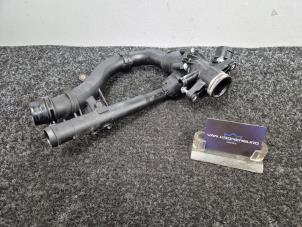 Gebruikte Thermostaathuis Mercedes E (W213) E-200 2.0 Turbo 16V 4-Matic Prijs € 69,95 Inclusief btw aangeboden door Van Kronenburg Engines